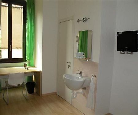 Le Tre Torri Hotel Милано Екстериор снимка
