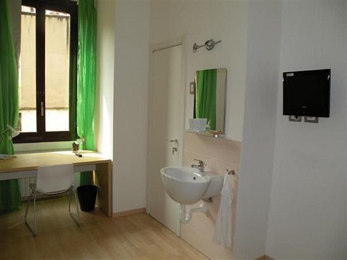 Le Tre Torri Hotel Милано Екстериор снимка